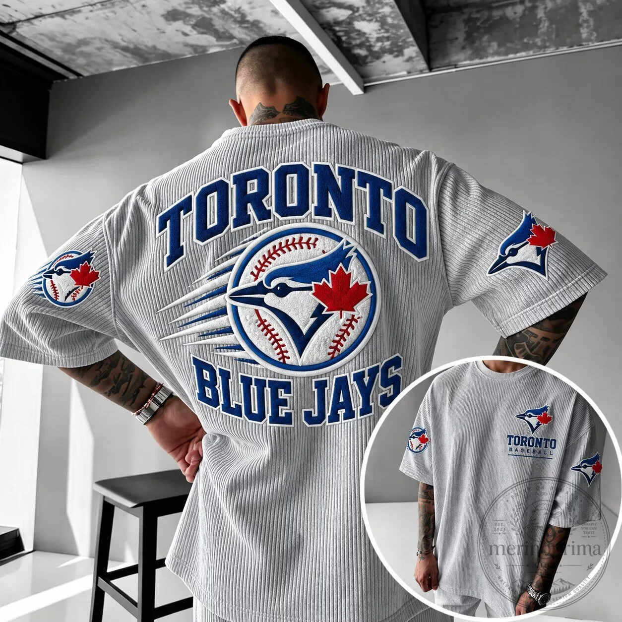 Oversized Short Sleeve T-Shirt Featuring the Toronto Blue Jays Baseball Team Logo